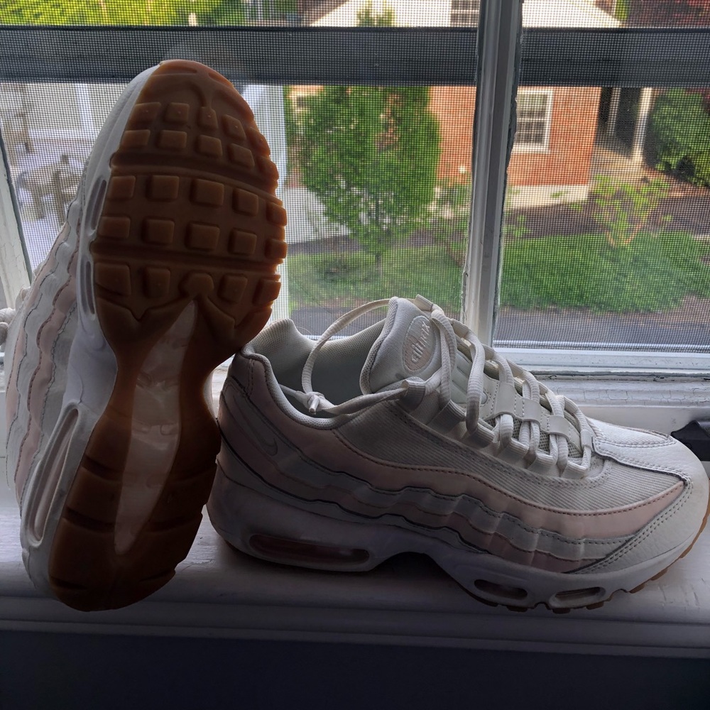 Women’s Nike Airmax (off white and light pink)